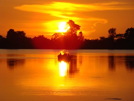 A beautiful sail - lake, evening, beautiful, sunset, sun, romantic, sail