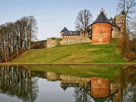 Castle by the Lake - hill, lake, trees, brabant, flemish, reflection, belgium, castle, classic, gaasbeek