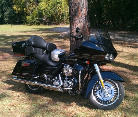 Road Glide Ultra - black, motorcycle, road glide, harley