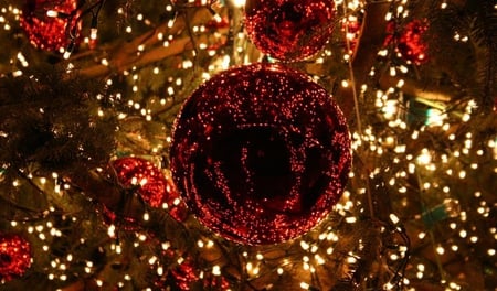 Christmas-garland-and-balls - ornament, ball, christmas, 3d