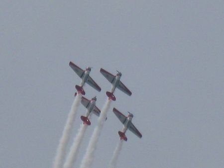 Airshow-28 - flying formation, flying, airshow, stunt flying