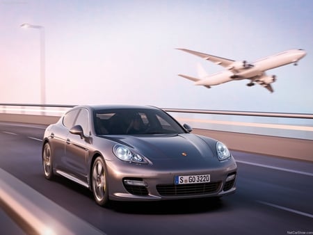 Porsche Panamera Turbo S (2012) - car