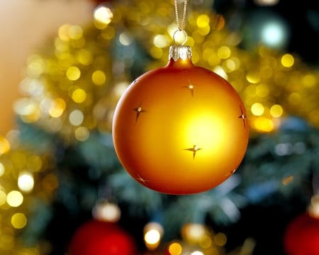 Bright Christmas Sun ~â™¥~ - tinsel, lights, sparkle, forever, faith, balls, decorations, golden, red, bauble, sun fashion, yellow, love, blue, believe, reflection, hope, entertainment, sunshine