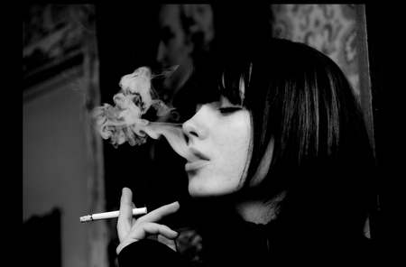 Smokin girl - nice, girl, smoke, smokin, black, white, cool, awesome, cute