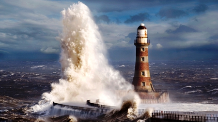 Rough Sea - lighthouse, good picture, rough sea, waves