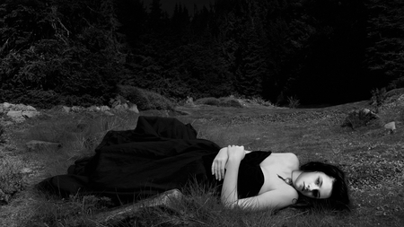 Bella Cullen BW for Lisa - kristen stewart, bella cullen, movie, black and white, vampire, gorgeous, photoshop, beautiful, twilight, series, dress