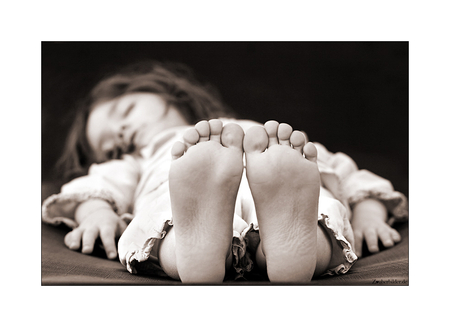 PORTRAIT â™¥ CHILD - portrait, photography, bw, child, cute, feet