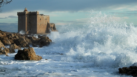 Breaking Waves - ruins, breaking, beautiful, water, waves