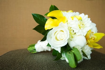 Lovely bouquet - beauty, roses, lovely bouquet, bouquet, white roses, white, yellow, beautiful, flowers, sweet