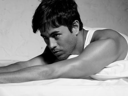 Enrique Iglesias - photos, males, enrique iglesias, musicians, singer, wallpaper, artist