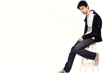 Enrique Iglesias - males, enrique iglesias, wallpaper, singer, musicians, photos