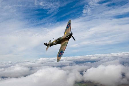 Spirfire Banking - clouds, airplane, war, supermarine, plane, world, ww2, classic, sky, antique, wwii, spitfire