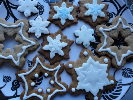 Sweet snowflakes - warm, delicious, snowflakes, brown, fashion, entertainment, holidays, light, magical, hope, soft blue, atmosphere, winter, chocolate, believe, love, sweet, christmas, cookies