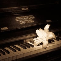 OLD PIANO