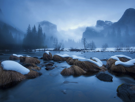 Peaceful place - season, lake, landscape, peaceful, water, winter, mountains, nature, forest, snow, beautiful, fog