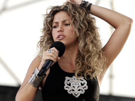 Shakira - hot, female, 2011, singer, 11, 27