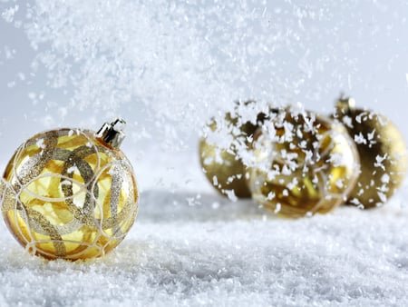 Snowflakes and Christmas balls - beauty, soft, tenderness, tender, snowflakes, special day, white, christmas balls, yellow, merry christmas, snow, beautiful, holiday, golden