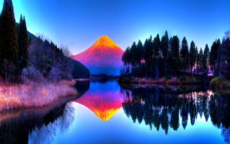 COLORFUL MOUNTAIN LAKE