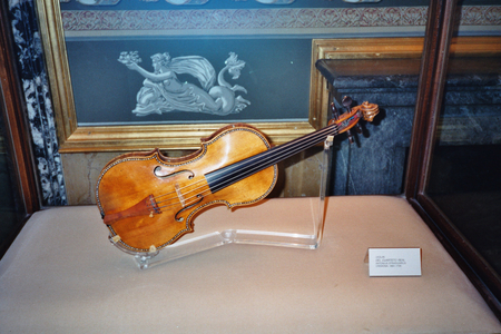 The Stradivarius Violin - music, artist, famous, violin