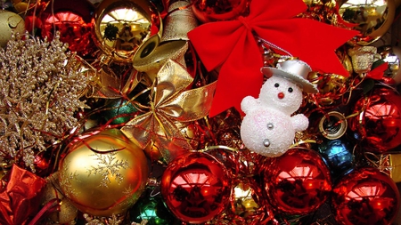 Christmas decorations - snowman, decor, balls, sparkles, gold, christmas, red, decorations, nice, ribbons