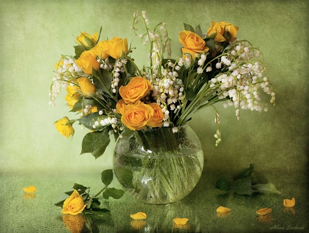 Beautiful still life - beauty, water, wonderful, still life, vase, yellow, petals, green, leaves, flowers, yellow roses