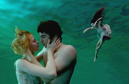 Underwater Drama - one man, kiss, underwater, two ladies