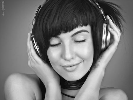 FEEL THE MUSIC - beauty, woman, face, headphone, portrait, photography, music, bw