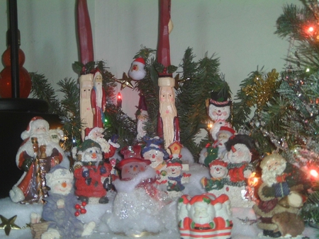 Santa's and Snowmen - santa, snowmen, christmas, lights