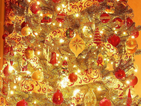 All that glitters - balls, red, glitter, gold, light, tree