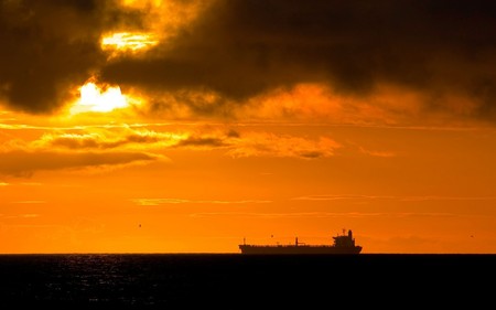 Red Sky !!! - widescreen, black, nature, red, boat, wds, sea, ocean