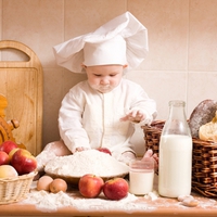 baby_chef_playing_in_kitchen-