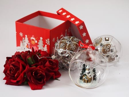 XMAS IS COMING - christmas, red roses, decorations, still life