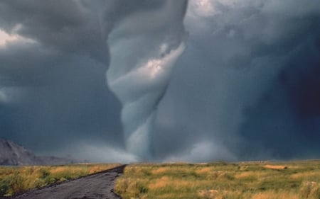 The road to distraction - 15, picture, 2011, 12, tornado