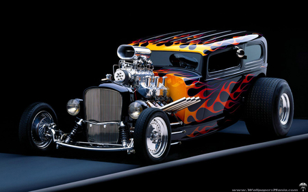 1932 Deuce Coupe - small block 355, hot rod, chopped roof, flame paint job