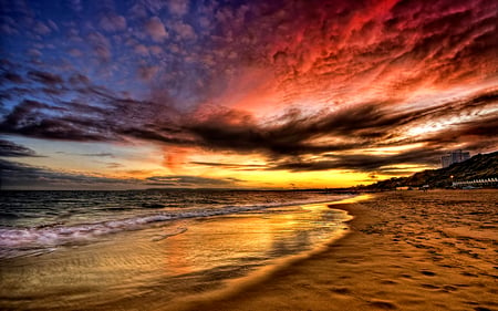 Beautiful Sky - amazing, beach, splendor, sunrise, reflection, sand, view, ocean waves, sky, clouds, beautiful, sea, beauty, colors, lovely, ocean, colorful, nature, sunset, waves, footprints, peaceful