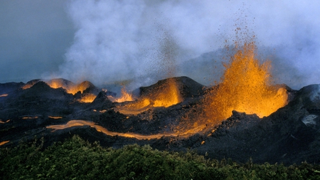 VOLCANOES - volcano, flames, eruption, beautiful, mountains, fire