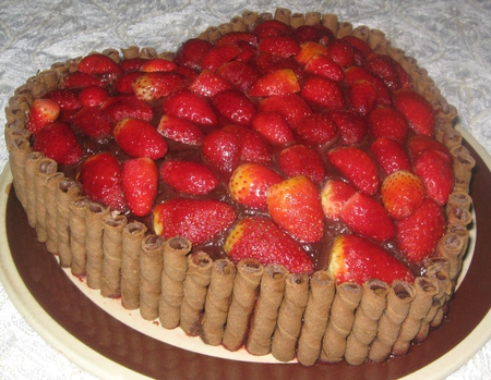 Strawberry-Cinnamon Cheesecake - delicious, cheesecake, strawberry-cinnamon, heart