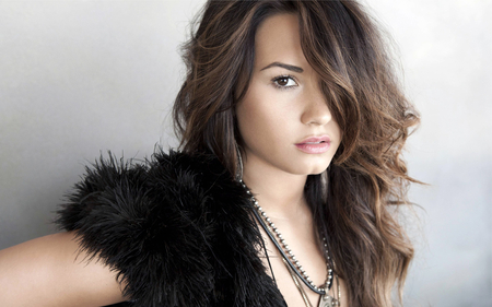 Demi Lovato - models, actresses, people, demi lovato, singer, songwriter, entertainment, beautiful, celebrity