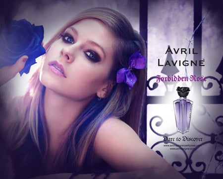 Avril Lavigne - forbidden rose, perfume, people, beautiful, singer, entertainment, celebrity, flowers, music, songwriter, avril lavigne, rose