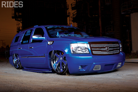 08 Blue Tahoe - lowered, bowtie, custom, gm