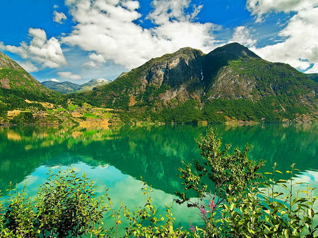 Emerald lake - beautiful, green, lake, reflection, emerald, mountain