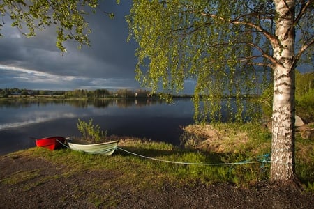 Beautiful View - sunlight, beautiful, lovely, tree, boats, view, red, lake, tied