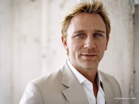 Daniel Craig - handsome, male, blue eyes, actor, cute, blonde