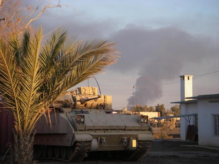 Bradley Fighting Vehicle Ready For Action - fighting vehicles, bfv, bradley, bradley fighting vehicle