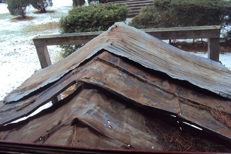 Tin Roof.........rusty - tin, brown, cold, rusty