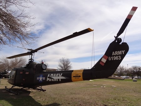 UH-1B Iroquois (Huey) - helicopter, uh-1b, chopper, huey