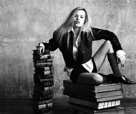 LIKE A ROLLING STONES - georgia may jagger, portrait, beautiful, books, bw, phtography, model