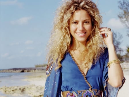 Shakira - shakira, dancer, superstar, hot, singer, entertainer