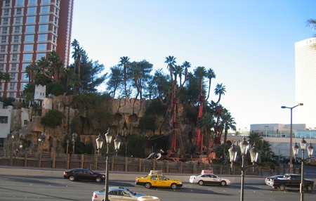 Vegas architecture & entertainment - trees, Amusement parks, blue, green, boat, sky, palm, vegas