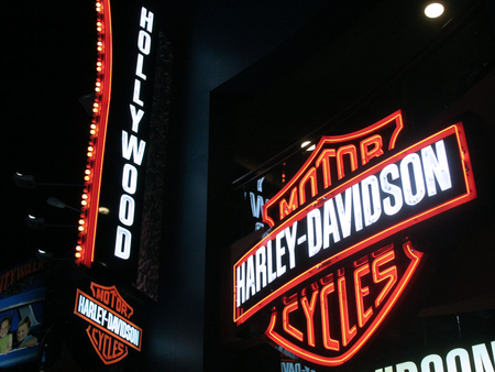 Harley Davidson Hollywood. - motorcycles, harley davidson, harleys, harley wallpapers